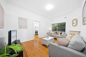 Burwood Lovely 2-bedroom Unit with Free parking
